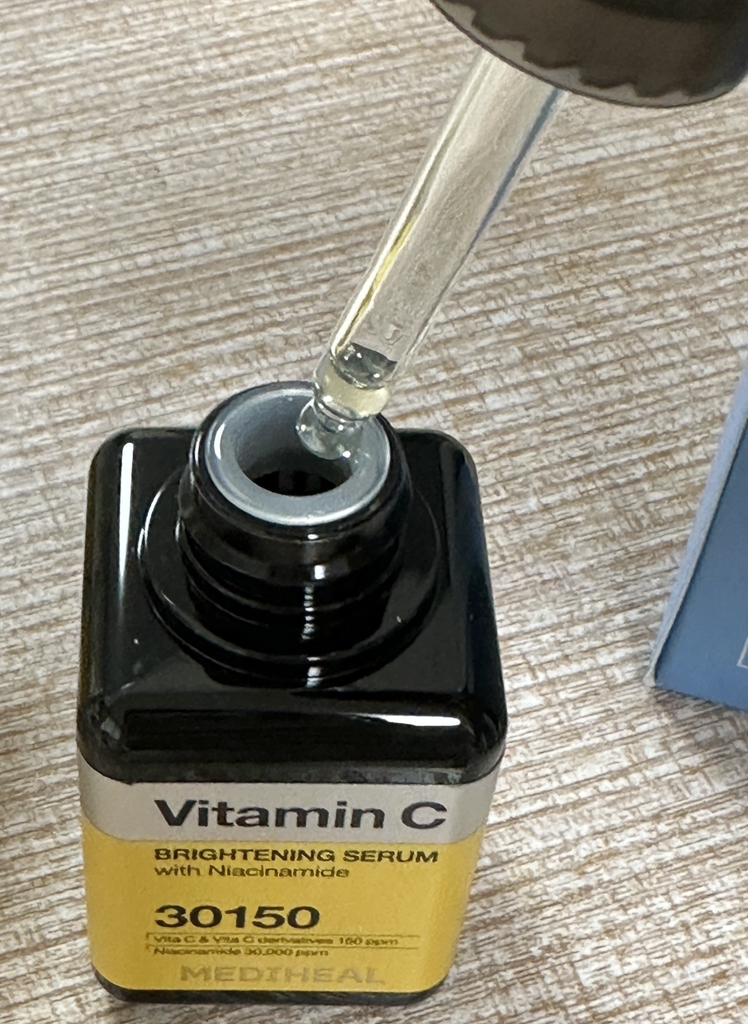 MEDIHEAL Vitamin C BRIGHTENING SERUM review image