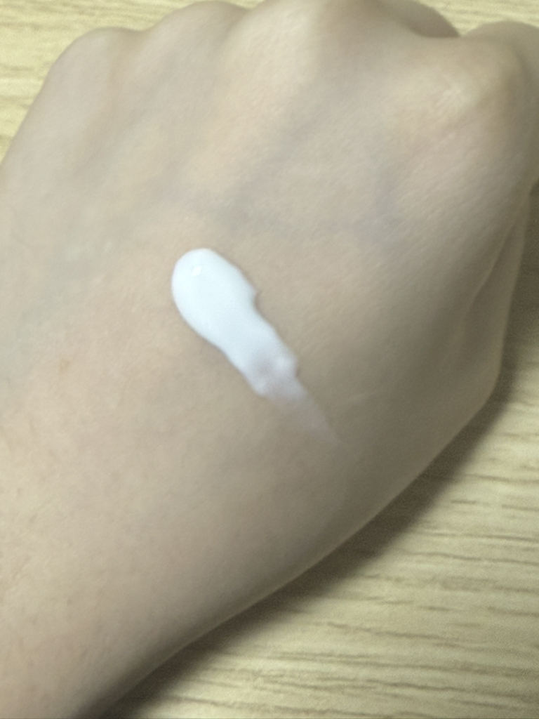 グリーンティヒアルロン酸鎮静保湿先行セラム[SPF50+/PA++++]のリアルなユーザー写真