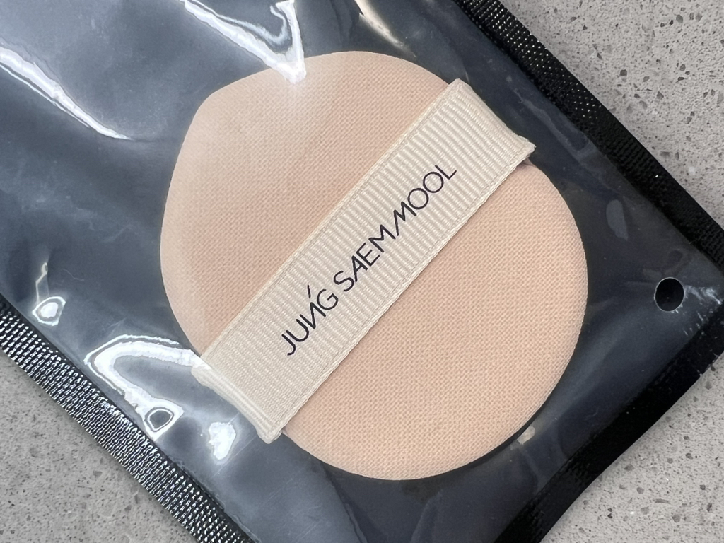 정샘물뷰티 (JUNGSAEMMOOL) 에센셜 스킨 누더 쿠션 [SPF50+/PA+++] [페어라이트] review image