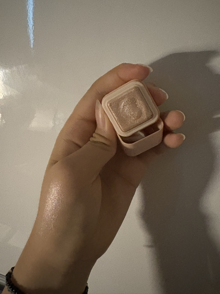 colorgram Milk Bling Heartlighter [01 PEACH HEART] review image