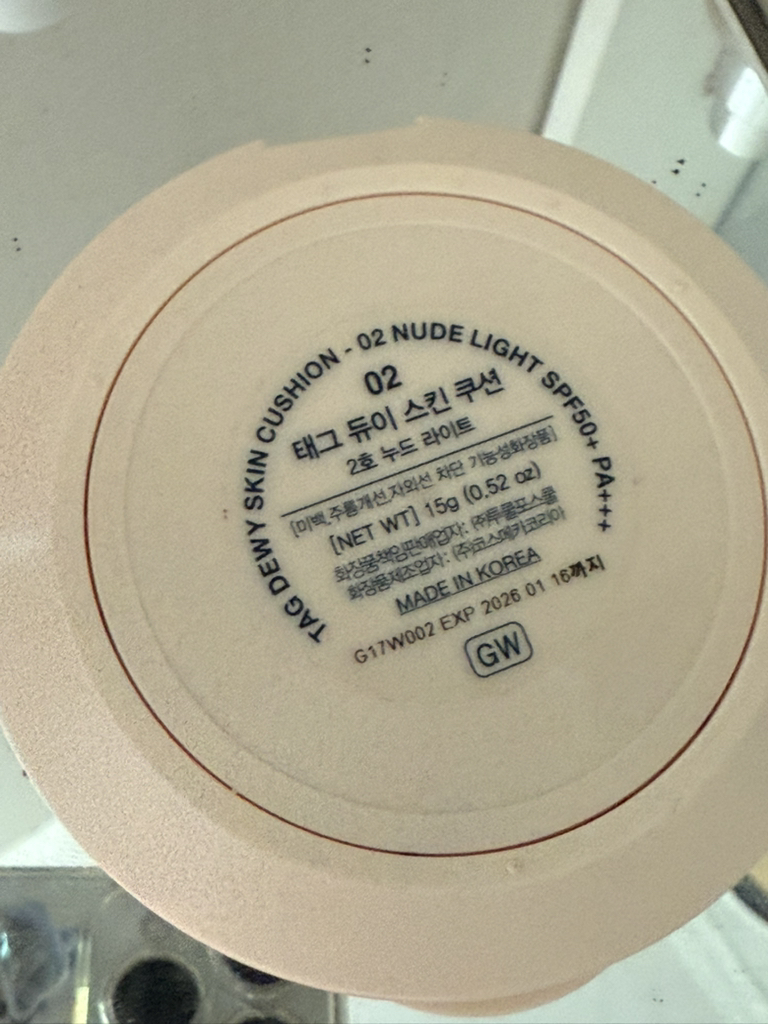 天鹅绒包裹的靠垫 [SPF50+/PA+++] [2 号裸色浅色版］的真实用户使用照片