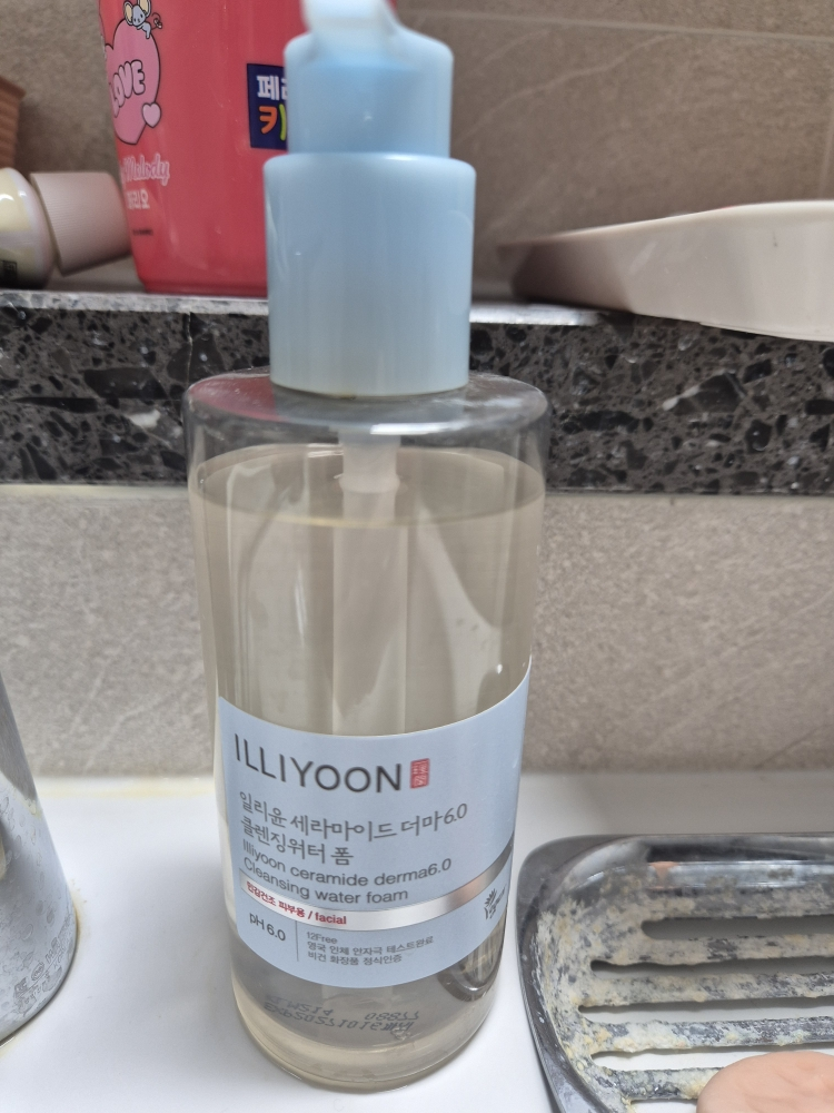 일리윤 (ILLIYOON) 세라마이드 더마 6.0 클렌징워터 폼 review image