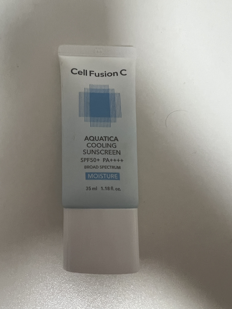 防晒霜 [SPF50+/PA++++] [水动力冷却]的真实用户使用照片