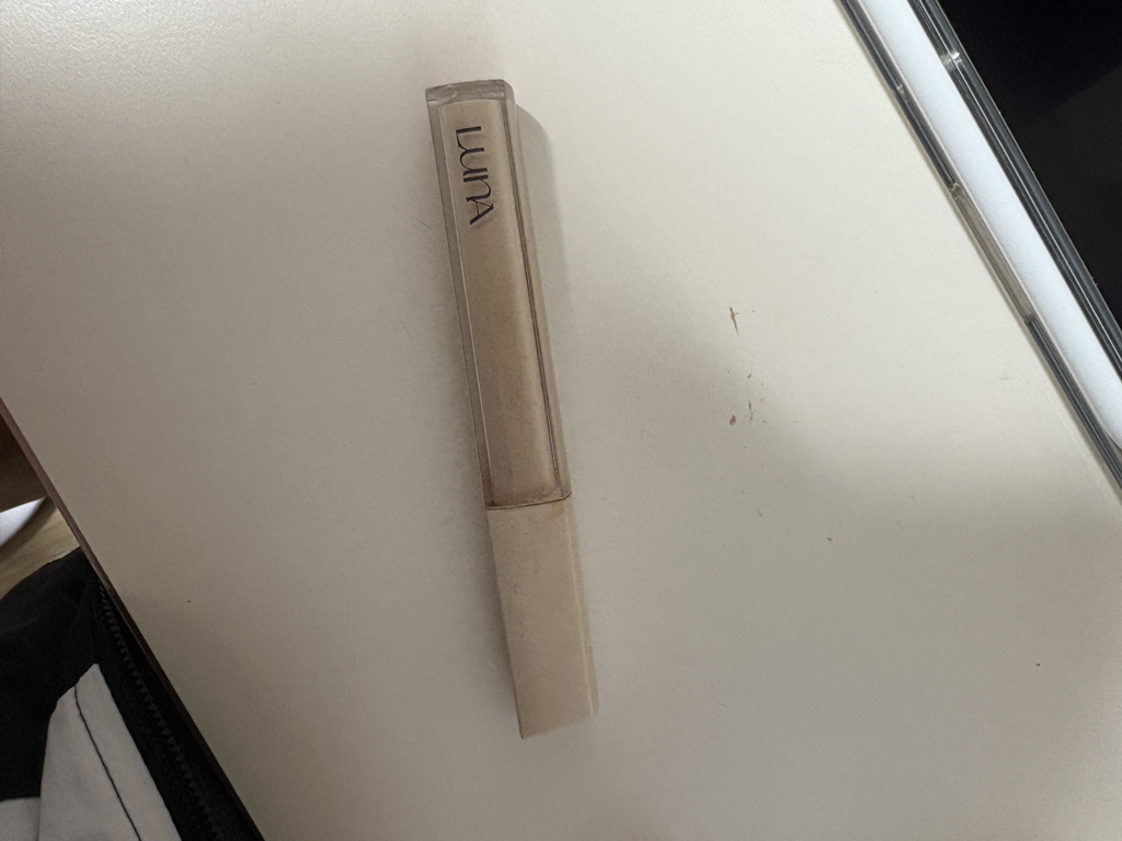 루나 (LUNA) 롱래스팅 팁 컨실러 [SPF34/PA++] [1호 바닐라] review image