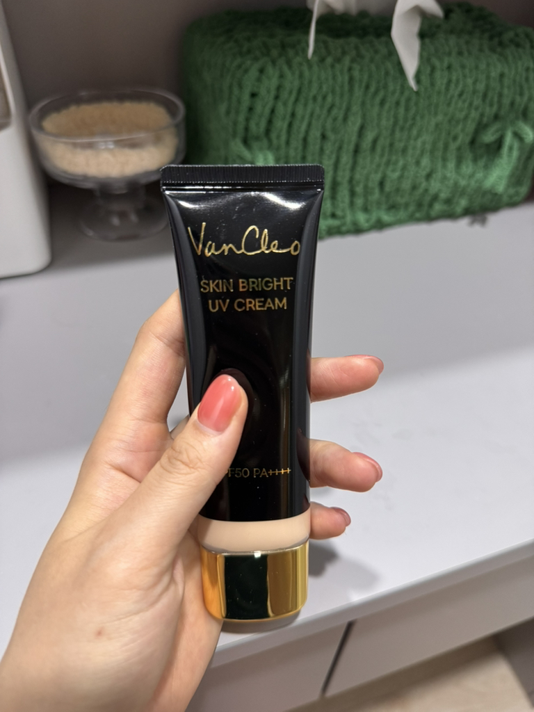 반클레오 (VanCleo) 스킨 브라이트 UV 크림 [SPF50+/PA++++] review image