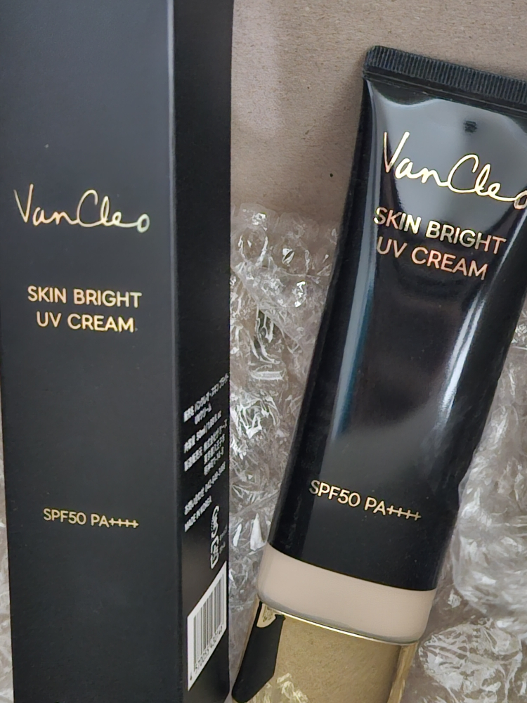 반클레오 (VanCleo) 스킨 브라이트 UV 크림 [SPF50+/PA++++] review image