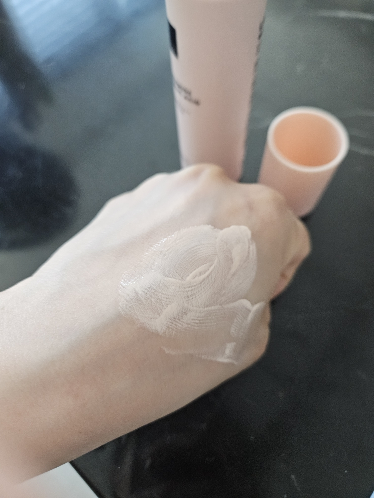 레이어랩 (LAYERLAB) 히알루 블러 선크림 [SPF50+/PA++++] review image