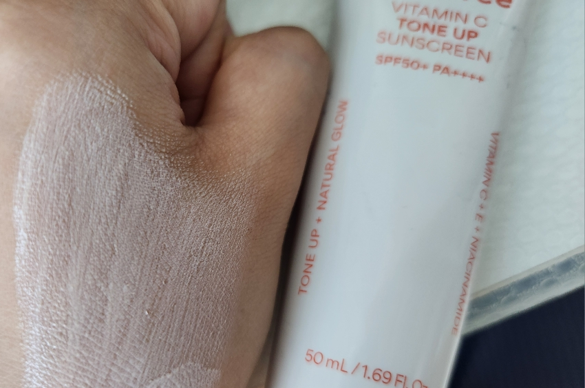 维生素C淡斑亮肤防晒霜 [SPF50+/PA++++]的真实用户使用照片