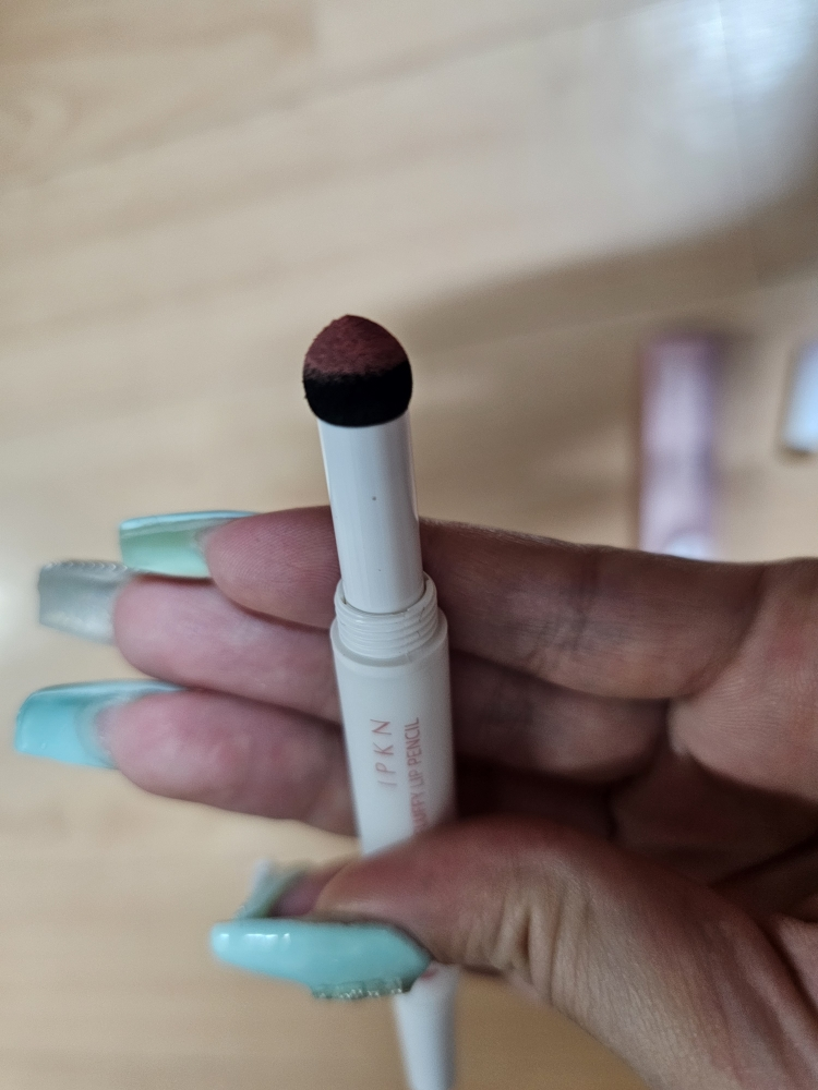 입큰 (IPKN) 플러피 립 펜슬 [02 플레르베리] review image