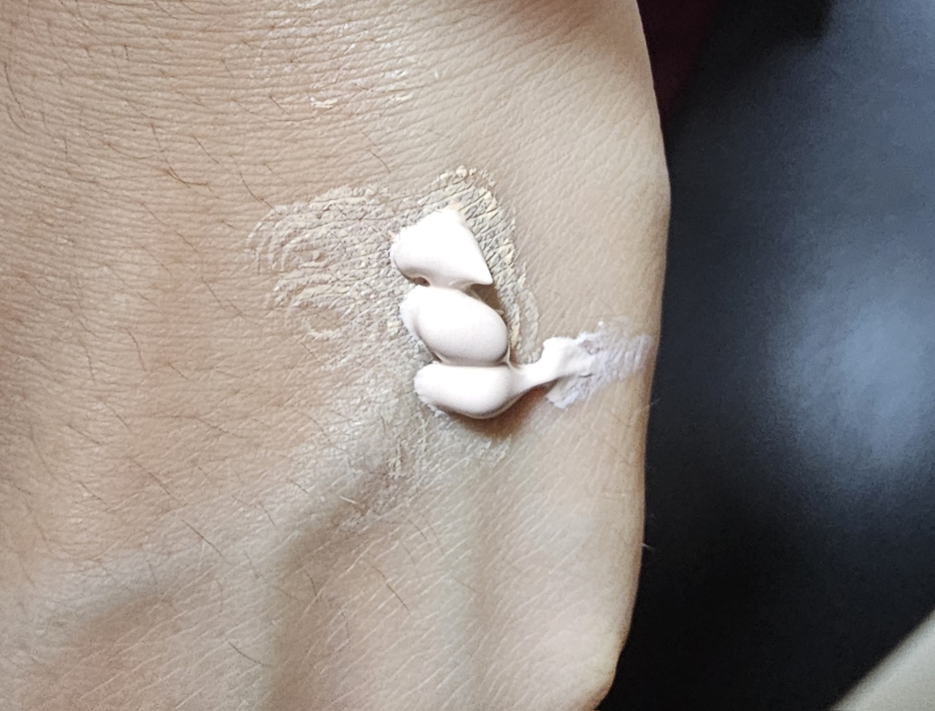 提亮肤色无痕防晒霜 [SPF50+/PA++++]的真实用户使用照片