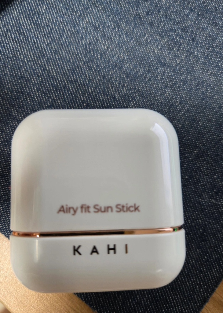 가히 (KAHI) 에어리핏 선스틱 [SPF50+/PA++++] review image