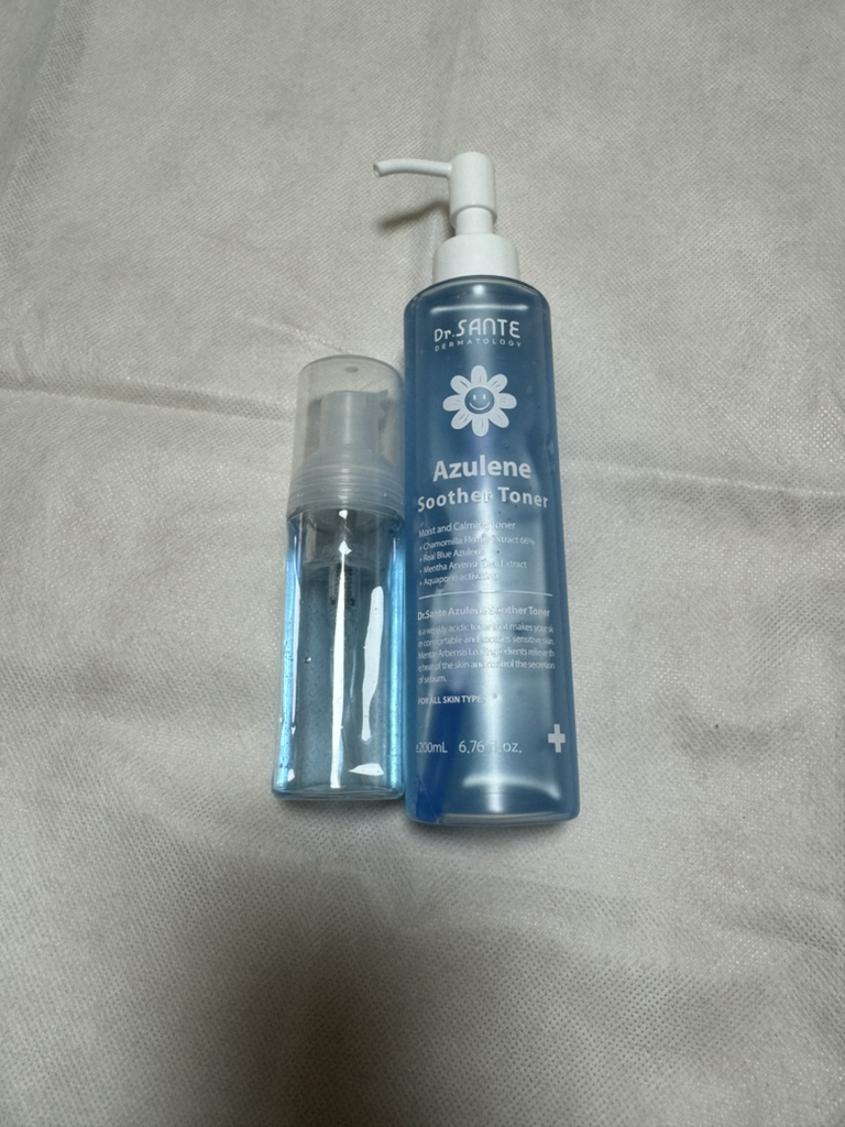 蓝色调柔和的爽肤水的真实用户使用照片