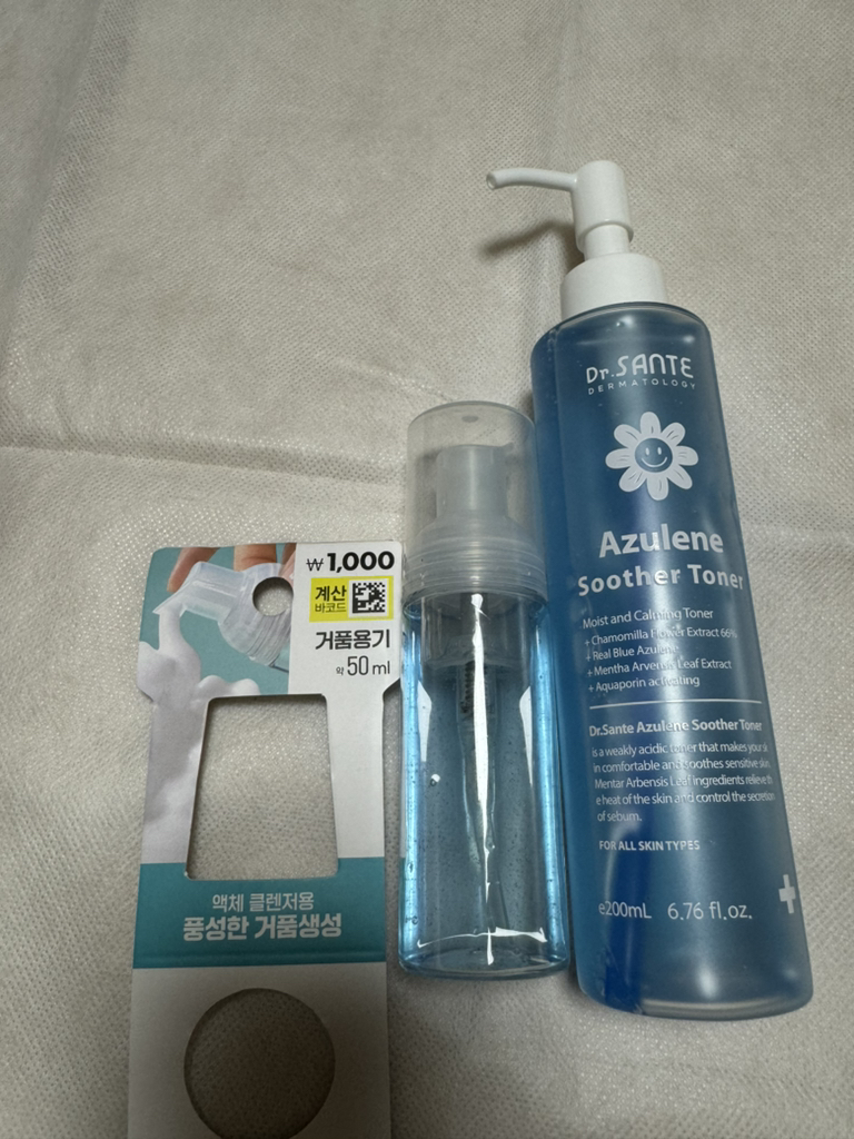 蓝色调柔和的爽肤水的真实用户使用照片