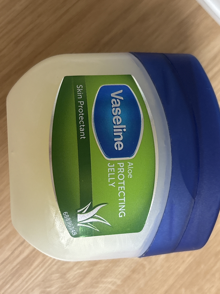 바세린 (Vaseline) (유니레버) 알로에 프로텍팅 젤리 review image