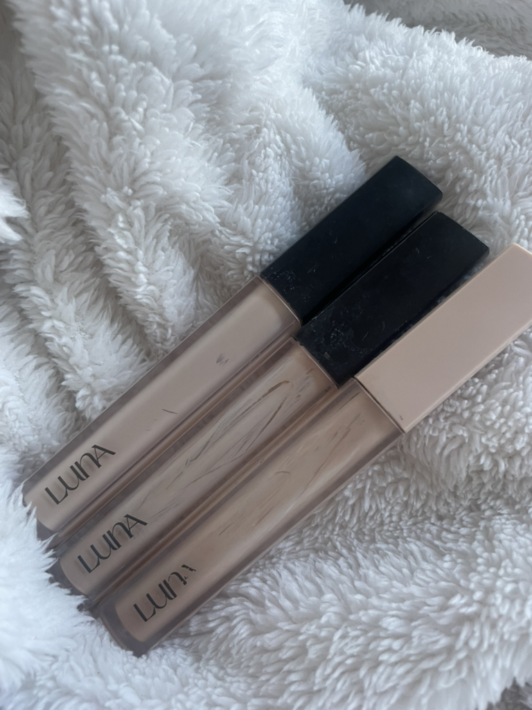 루나 (LUNA) 롱래스팅 팁 컨실러 [SPF34/PA++] [0.7호 아이보리] review image