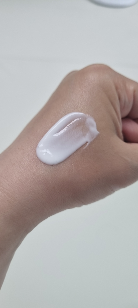 스타라이크 (starlike.) 피디알엔 스킨 핏 수분 선 크림 [SPF50+/PA++++] review image