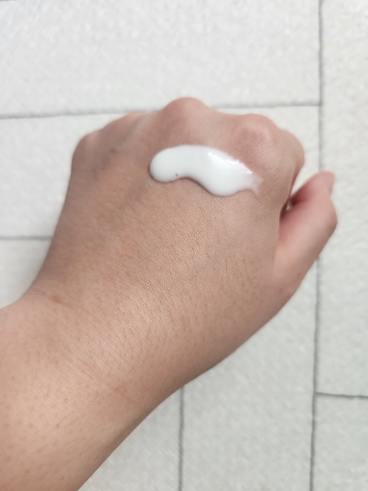 诺斯卡纳UVA抗衰老屏障防晒精华[SPF50+/PA++++]的真实用户使用照片