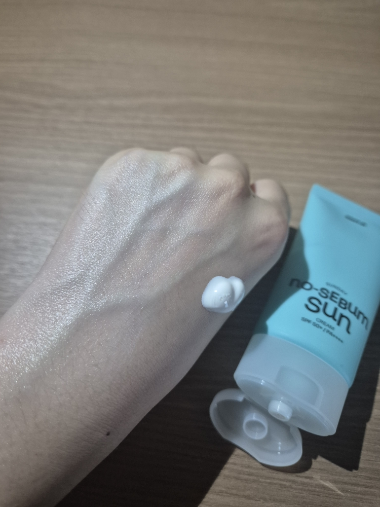 에딧비 (EDIT.B) 선데이 노세범 선크림 [SPF50+/PA++++] review image