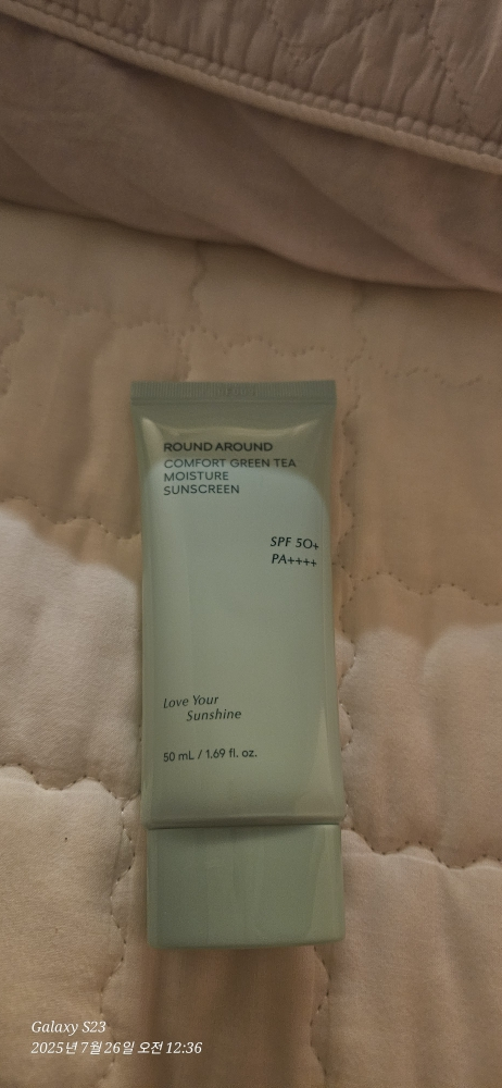 라운드어라운드 (ROUNDAROUND) 컴포트 그린티 수분 선크림 [SPF50+/PA++++] review image