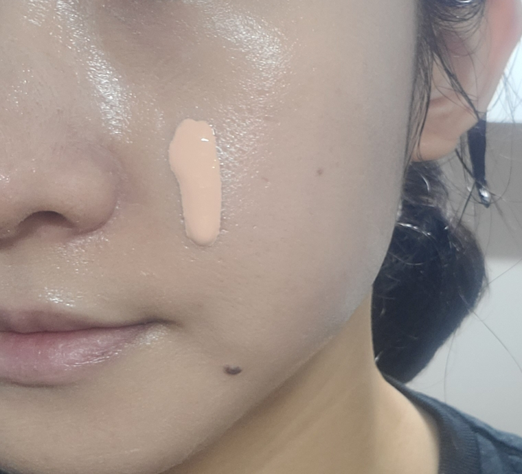 레이어랩 (LAYERLAB) 히알루 블러 선크림 [SPF50+/PA++++] review image