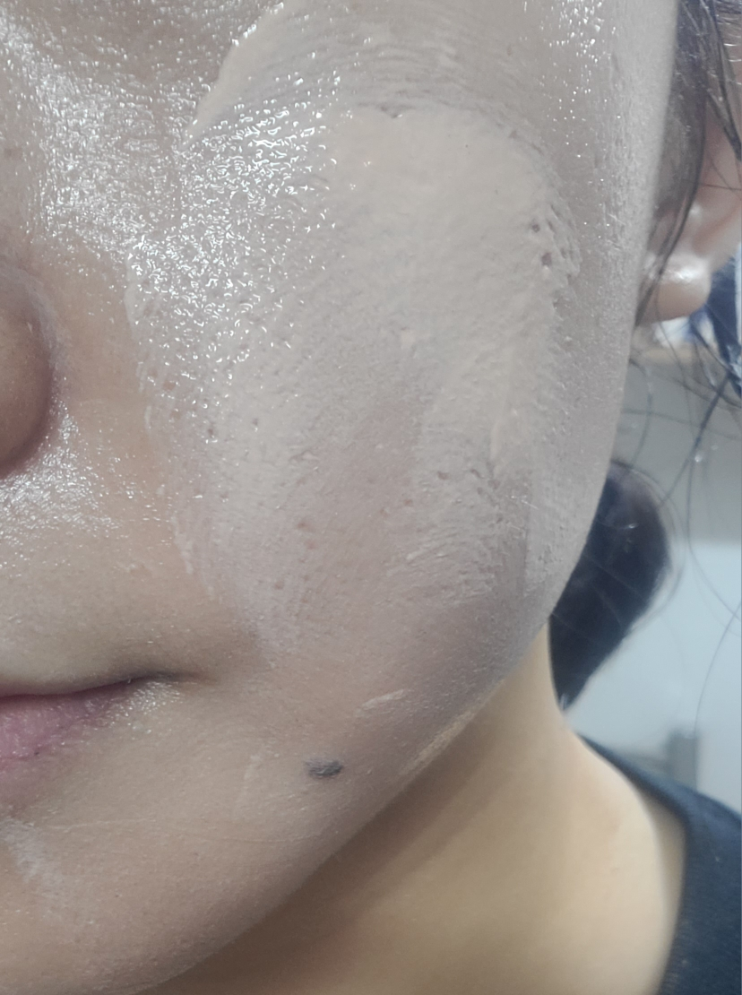 레이어랩 (LAYERLAB) 히알루 블러 선크림 [SPF50+/PA++++] review image