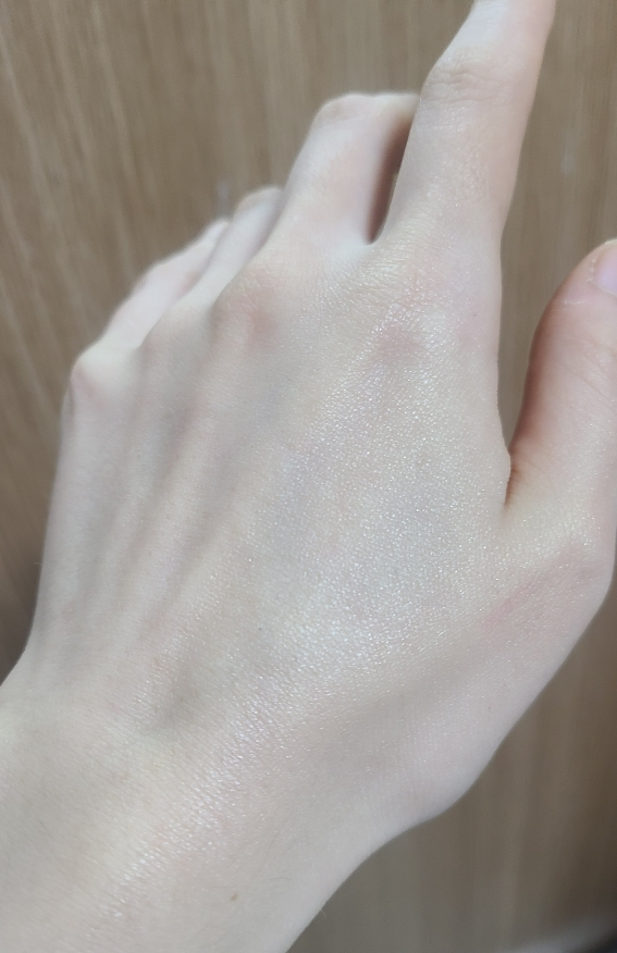 레이어랩 (LAYERLAB) 히알루 블러 선크림 [SPF50+/PA++++] review image
