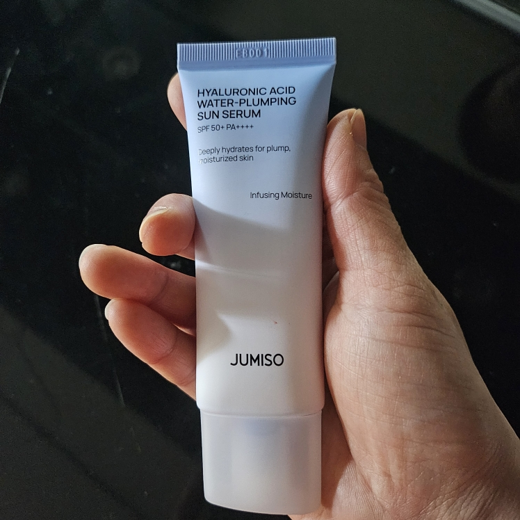 玻尿酸水润弹润水乳 [SPF50+/PA++++]的真实用户使用照片