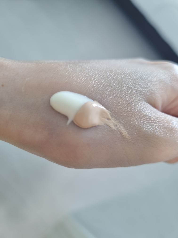 全天候防晒霜 [SPF50+/PA++++]的真实用户使用照片