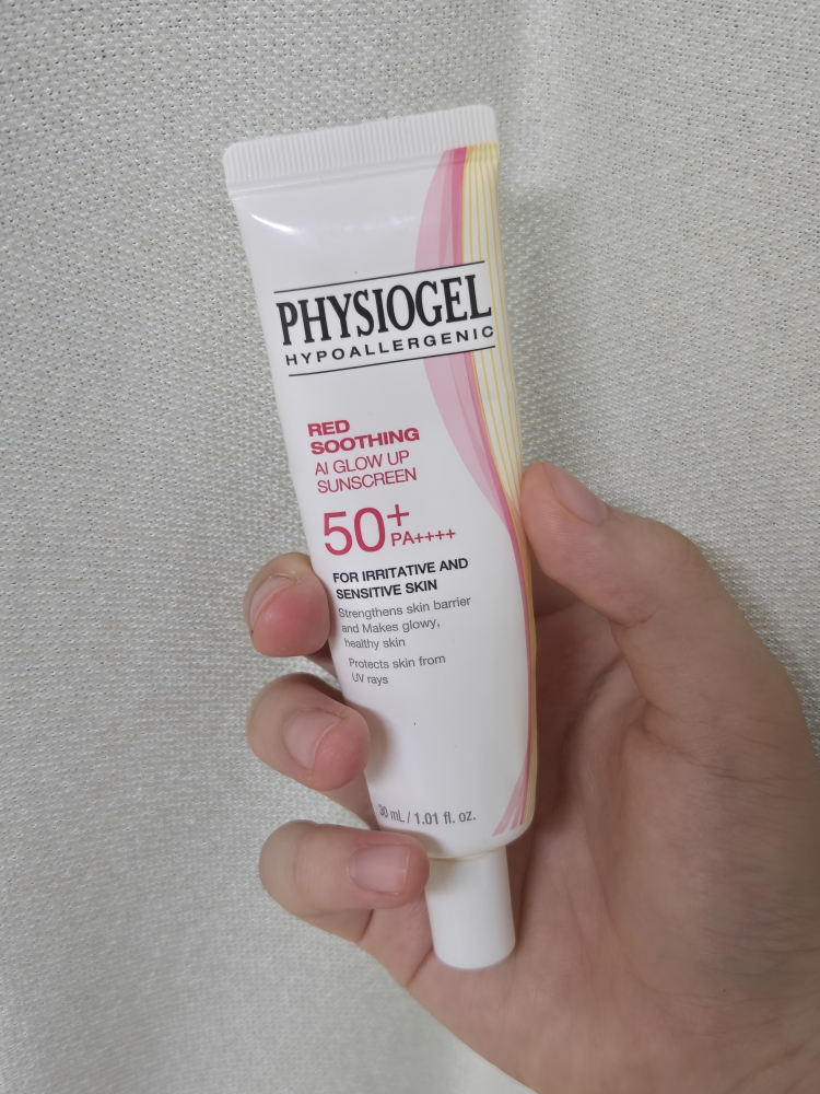 피지오겔 (PHYSIOGEL) 레드수딩 AI 글로우업 썬스크린 [SPF50+/PA++++] review image