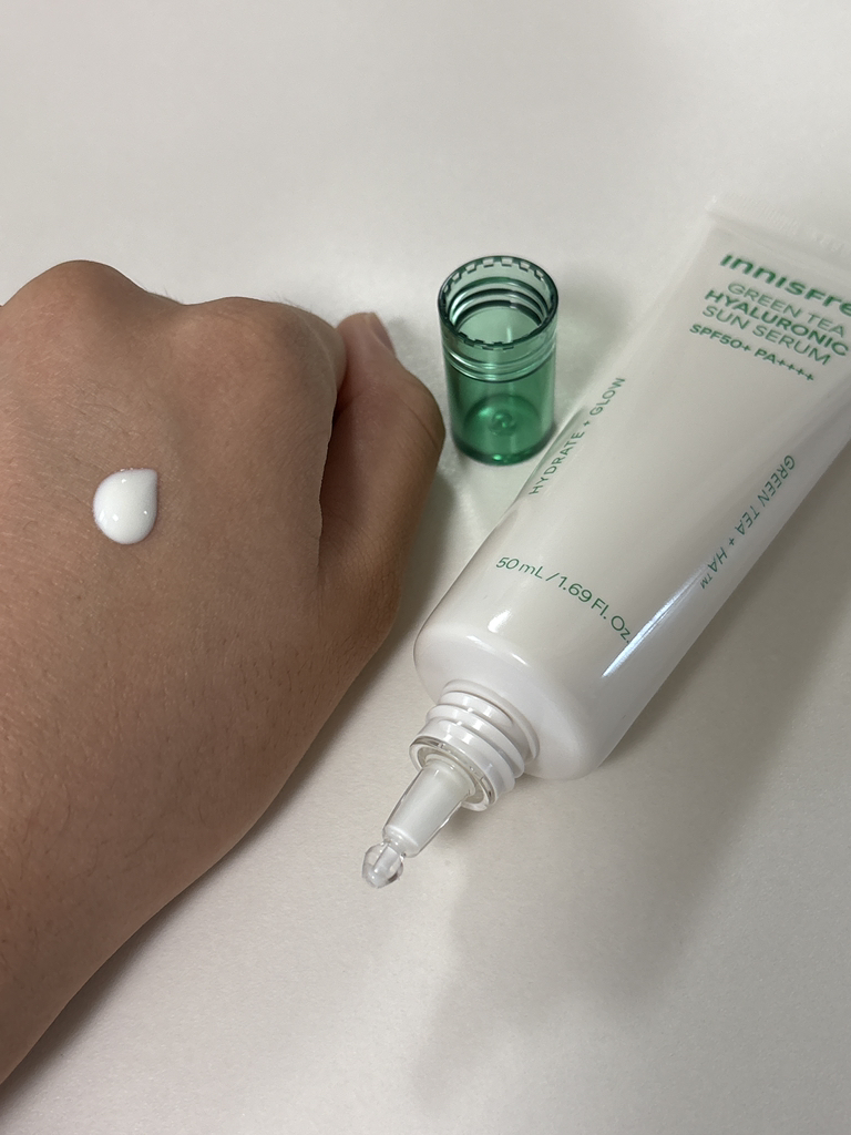 绿茶玻尿酸舒缓保湿防晒精华液 [SPF50+/PA++++]的真实用户使用照片