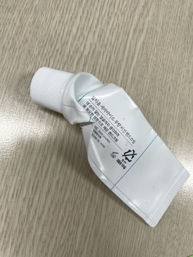 일리윤 (ILLIYOON) 세라마이드 무향 비건 핸드크림 review image