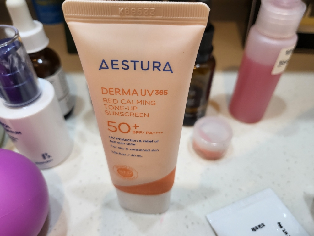 德玛UV365红色镇静提亮防晒霜[SPF50+/PA++++]的真实用户使用照片