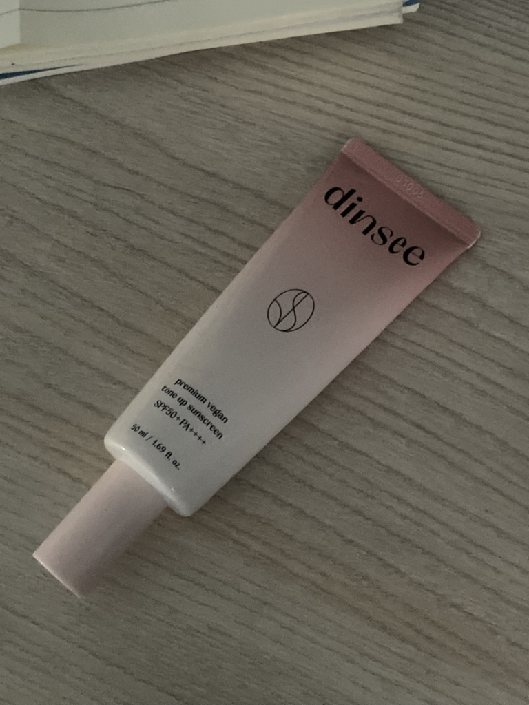 딘시 (dinsee) 프리미엄 비건 톤 업 선크림 [SPF50+/PA++++] review image