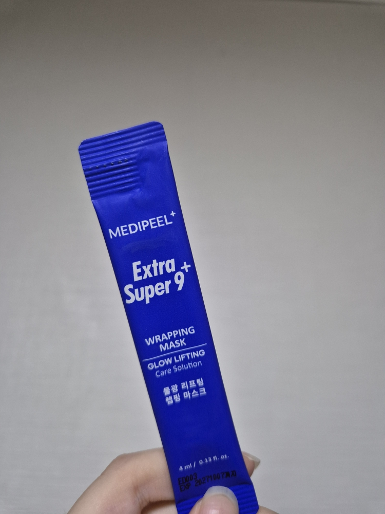 메디필 (MEDIPEEL) 엑스트라 슈퍼 9 플러스 물광 리프팅 랩핑 마스크 review image