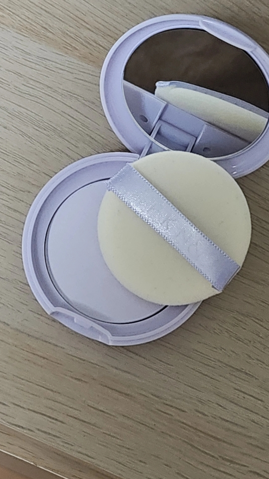 个人调色遮瑕膏 [薰衣草]的真实用户使用照片