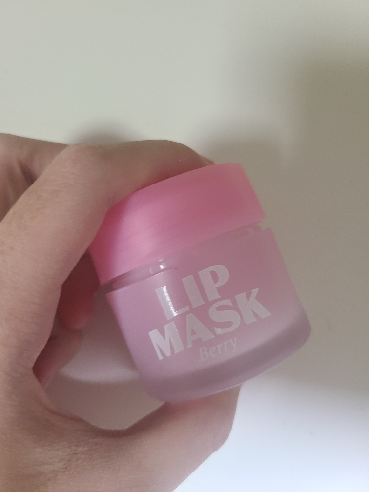 다이소 (daiso) 립 슬리핑 마스크 [베리] review image