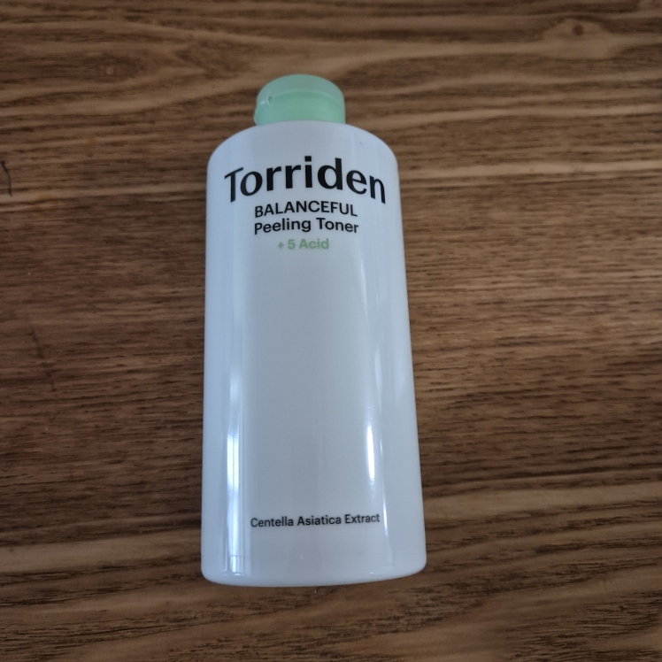 토리든 (Torriden) 밸런스풀 시카 각질 토너 review image