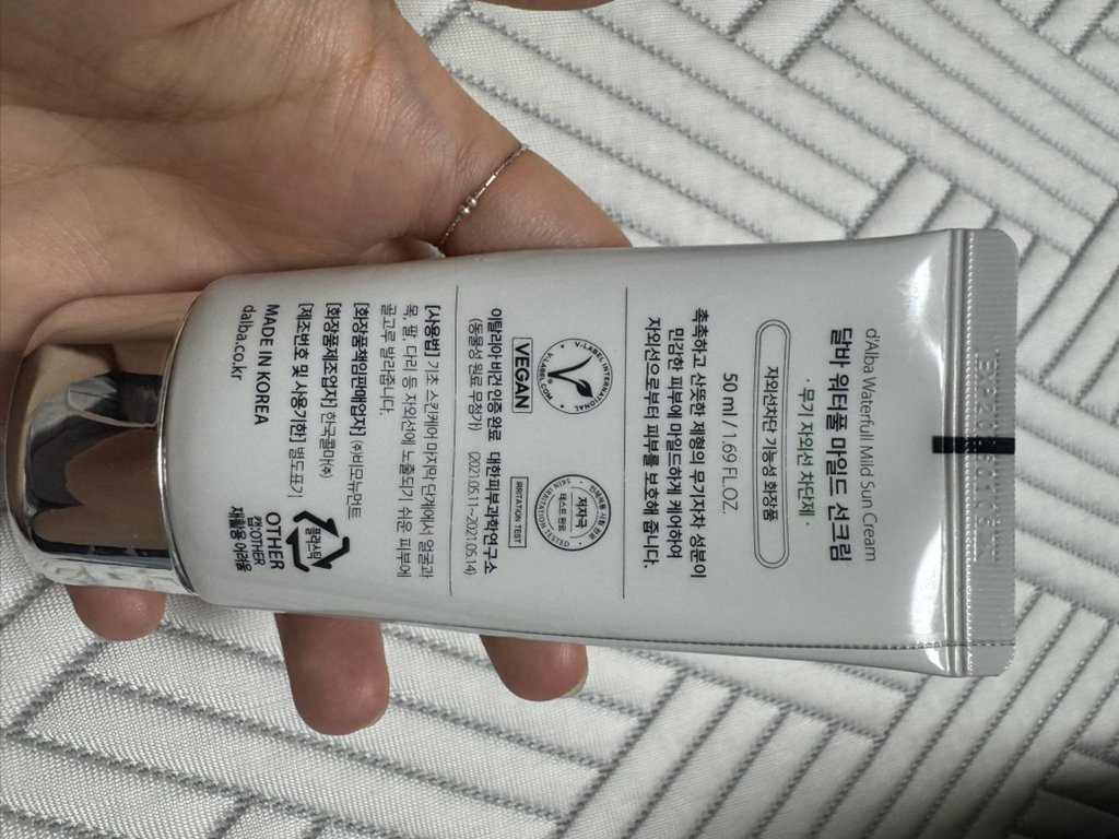 달바 (d'Alba) 워터풀 선크림 [SPF50+/PA++++] [마일드] review image