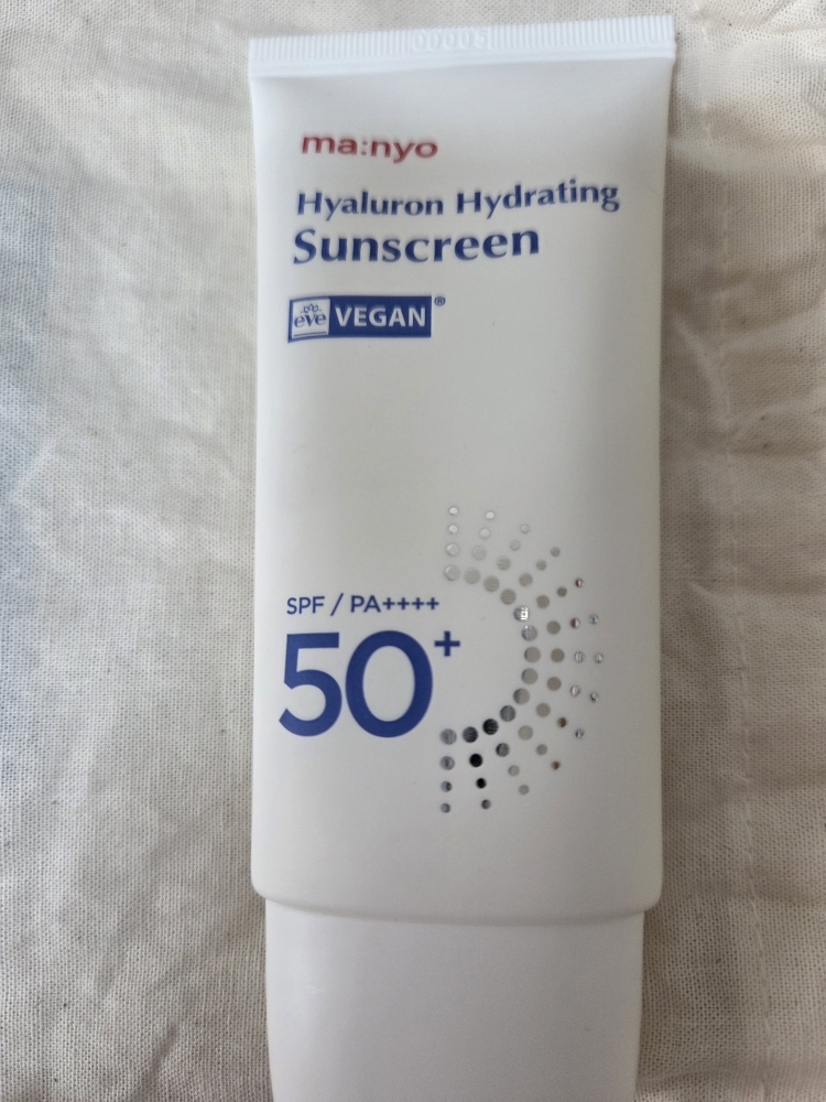 마녀공장 (manyo) 히알루론 하이드레이팅 선크림 [SPF50+/PA++++] review image