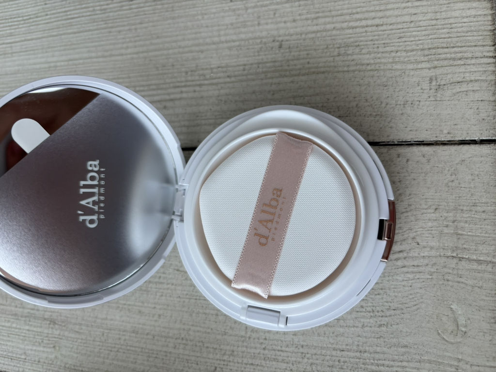 달바 (d'Alba) 워터풀 톤업 선쿠션 [SPF50+/PA++++] review image