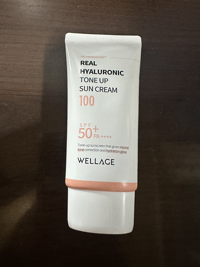 웰라쥬 (WELLAGE) 리얼 히알루로닉 톤업 선크림 [SPF50+/PA++++] review image