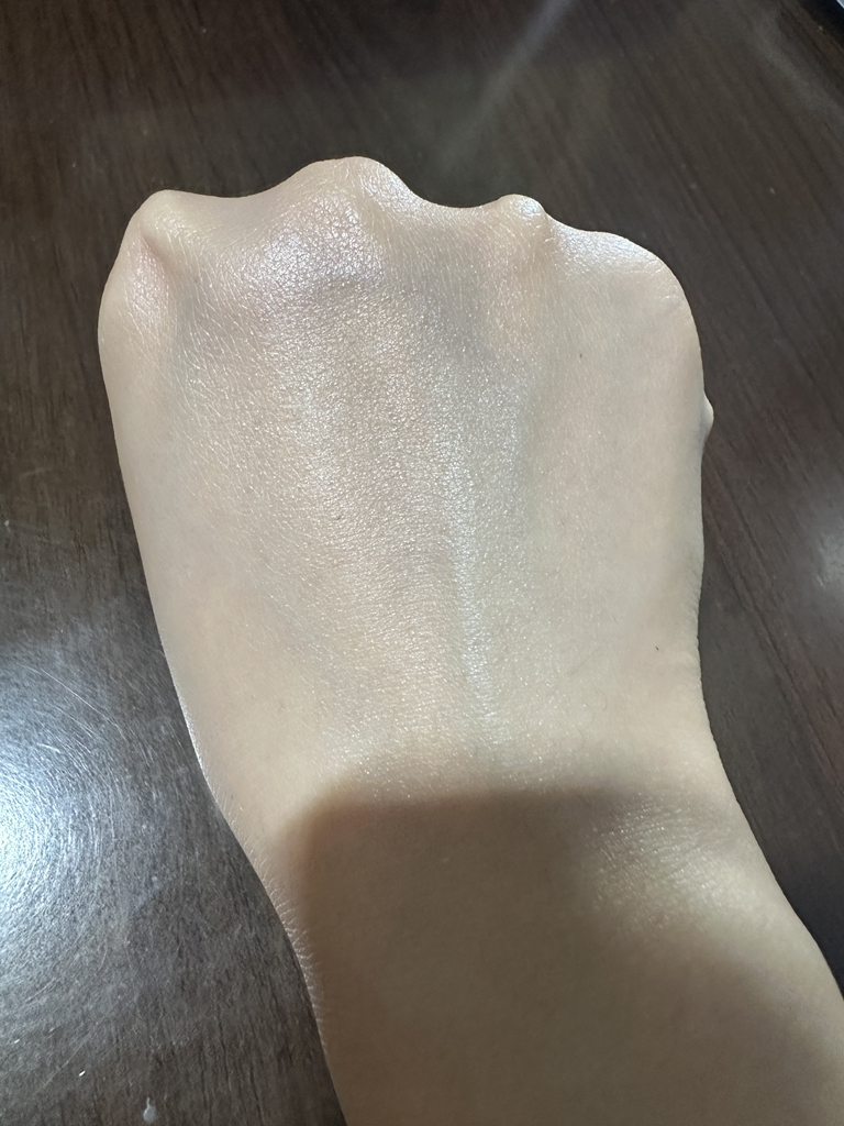 웰라쥬 (WELLAGE) 리얼 히알루로닉 톤업 선크림 [SPF50+/PA++++] review image