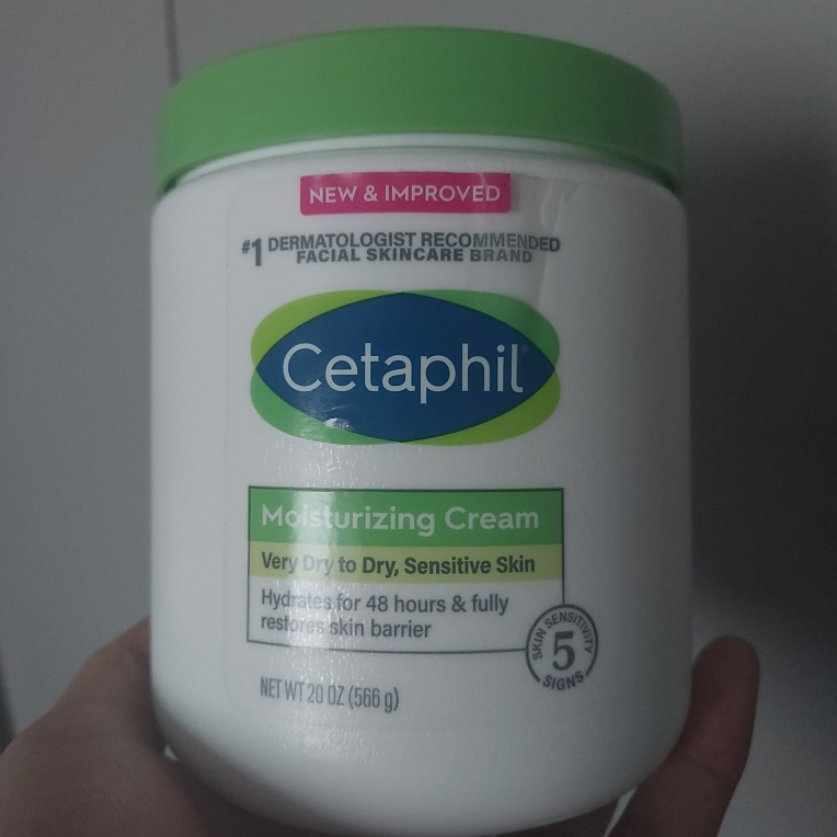 保湿霜的真实用户使用照片