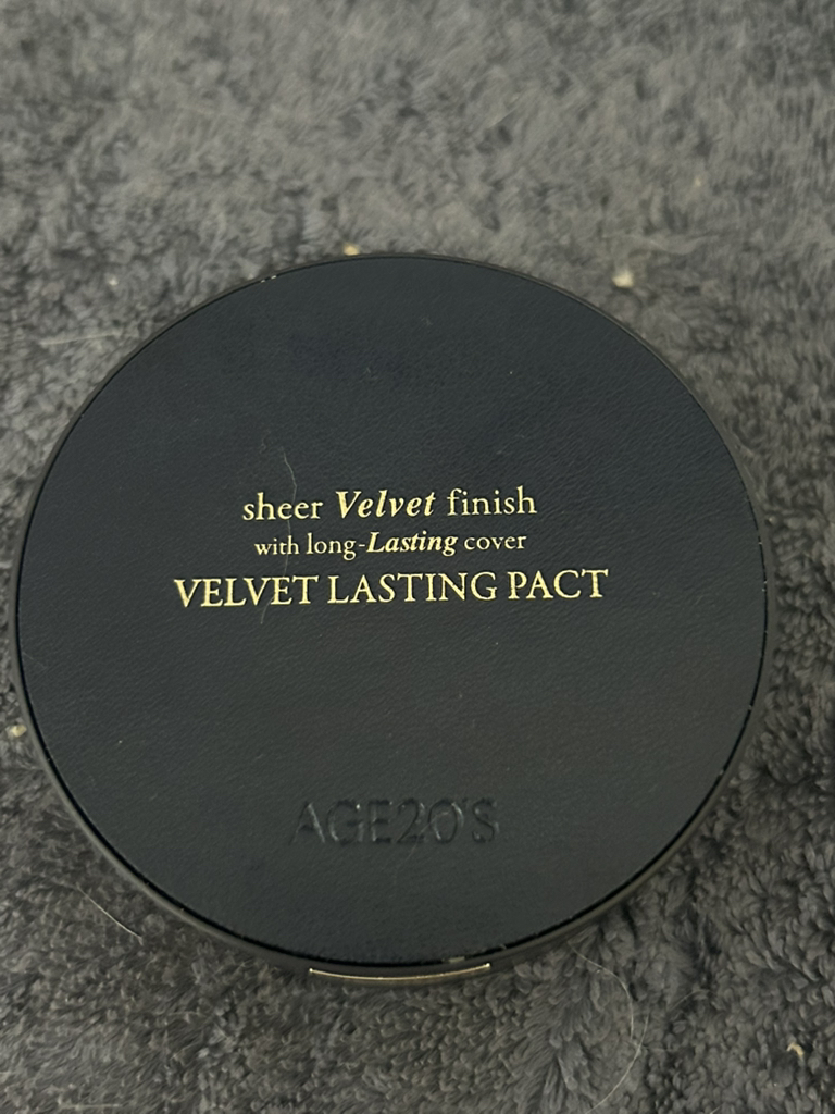 에이지투웨니스 (AGE20's) 벨벳 래스팅 팩트 [SPF50/PA++++] [21호 라이트베이지] review image