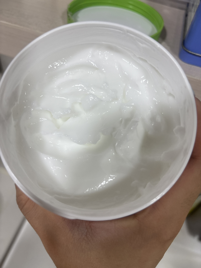 保湿霜的真实用户使用照片