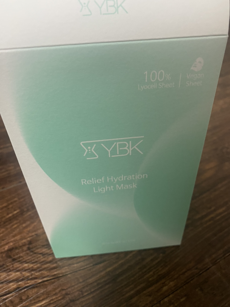 舒缓保湿轻质面膜的真实用户使用照片