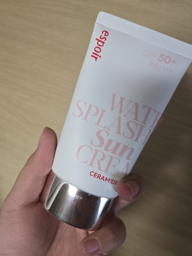 水溅防晒霜 [SPF50+/PA++++] [神经酰胺]的真实用户使用照片