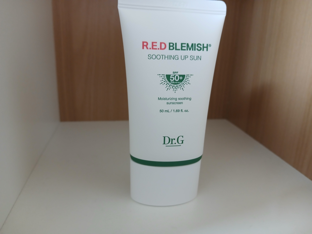 红色痤疮舒缓修护防晒霜 [SPF50+/PA++++]的真实用户使用照片
