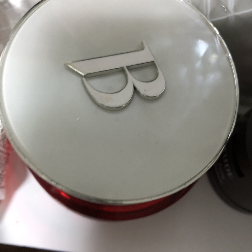 覆盖性终极白色粉饼 [SPF38/PA++] [21 象牙色]的真实用户使用照片