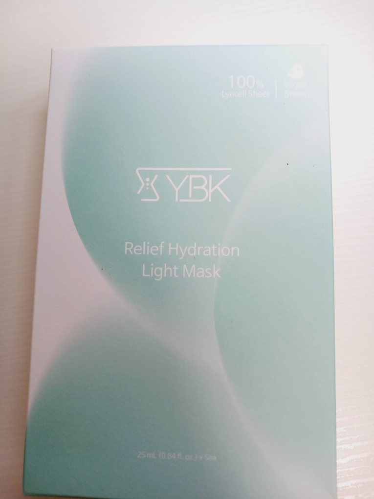 舒缓保湿轻质面膜的真实用户使用照片